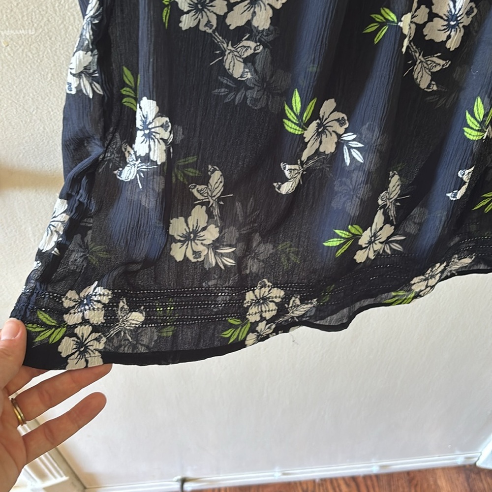 Hollister Sheer Floral Cap Sleeve Top, Size Medium - Picture 4 of 7